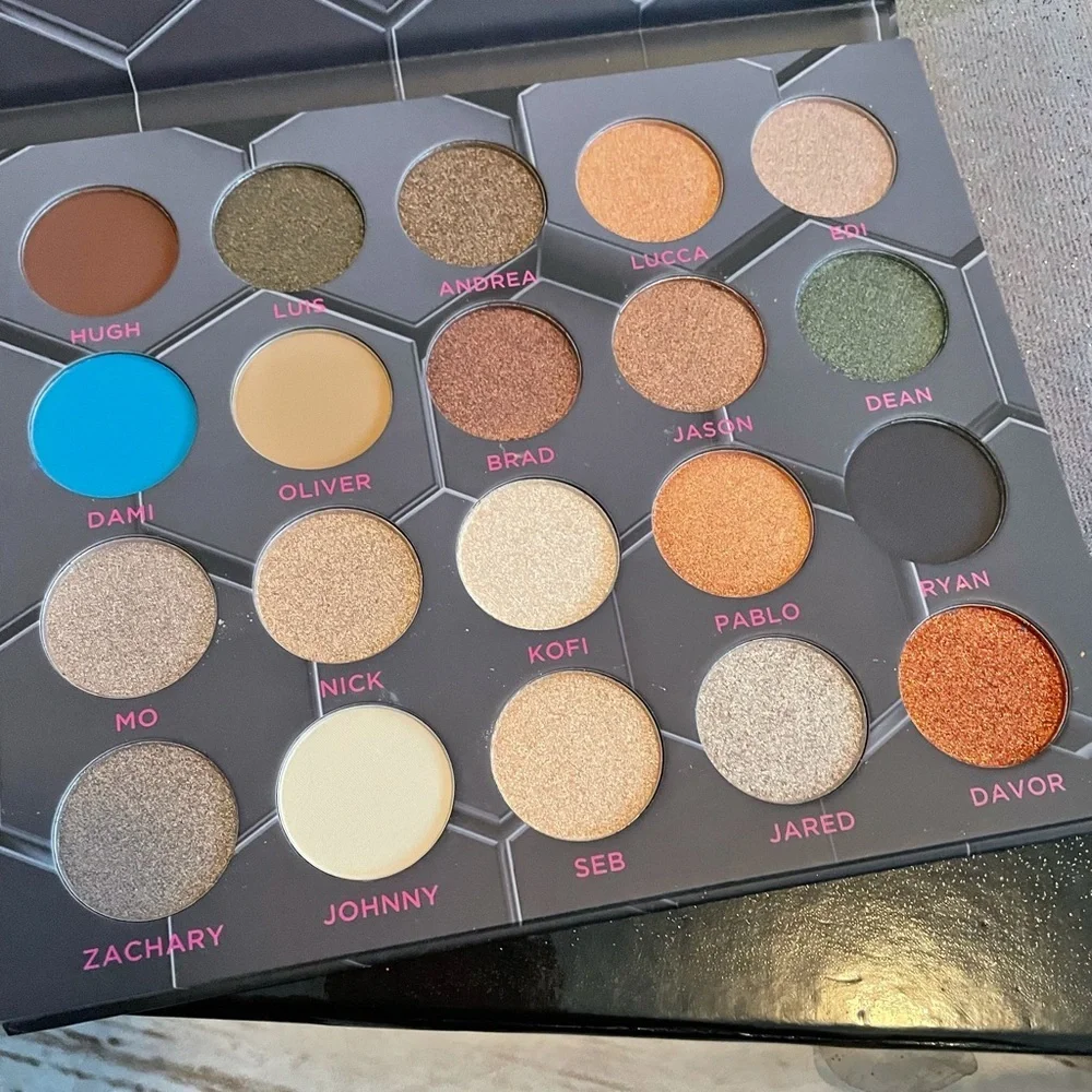 🌿 BeeBeauty London Barbella Eyeshadow Palette